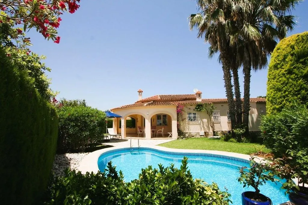 Bassein - Luxury Villa with Pool in Oliva Nova Golf