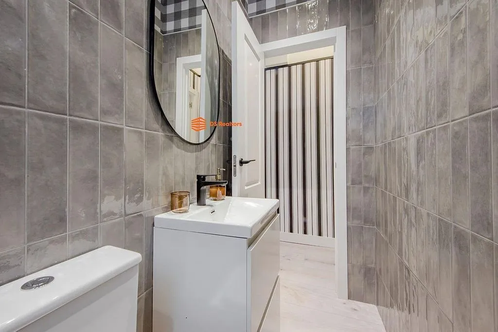 Salles de bain - Luxury Apartment with Rustic Elegance in Madrid