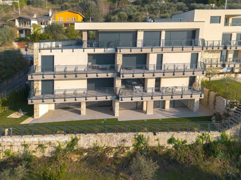 Vue aérienne - Luxury Apartment with Pool in Torri del Benaco