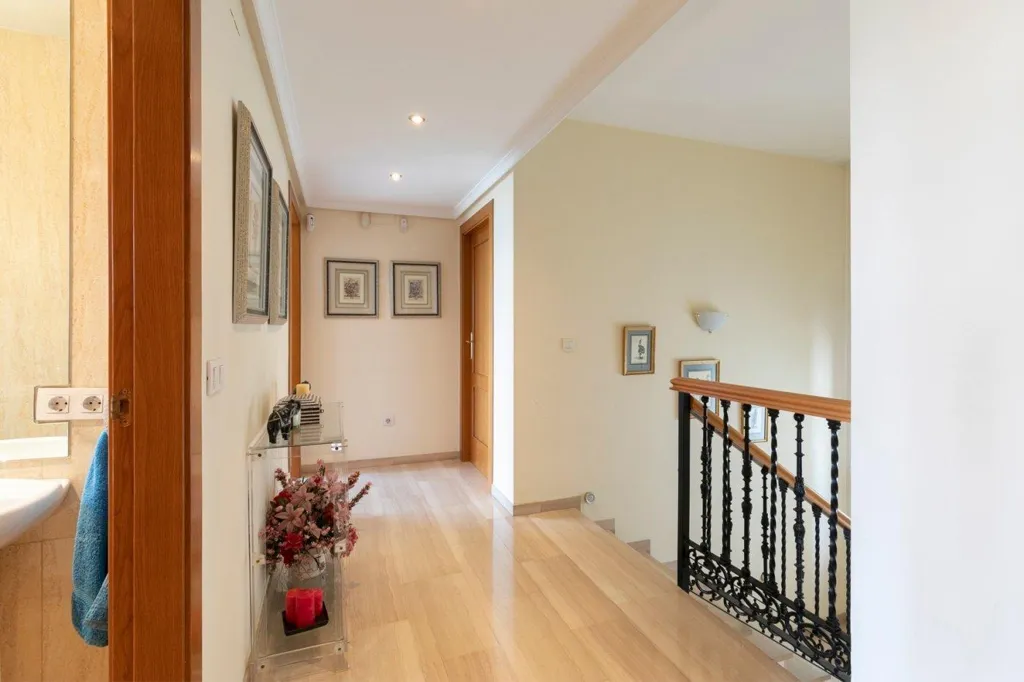 Esik - Versatile Villa with Private Pool in Huétor Vega