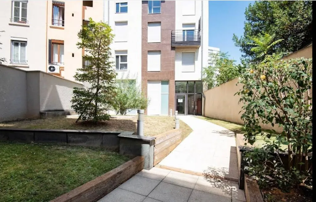 Giardino - Student Residence with Balcony in Lyon 7