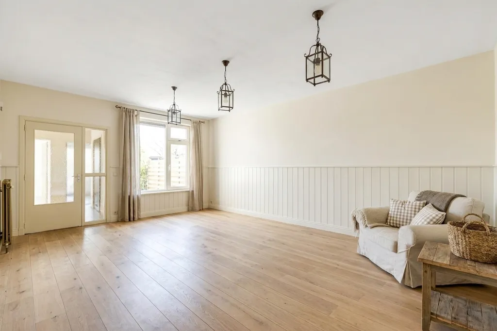 Elutuba - Two-Bedroom Apartment with Terrace in Merksem