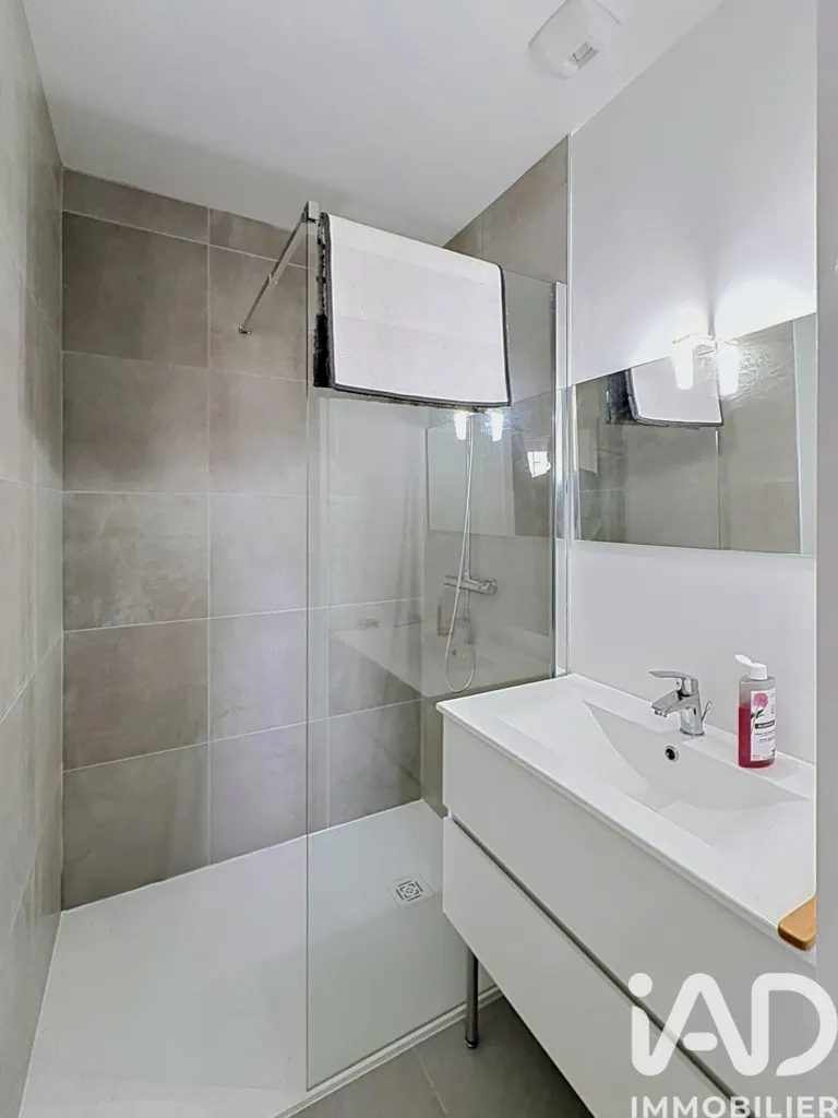 Bathrooms - Newly Built Maison with Garden in Kervignac