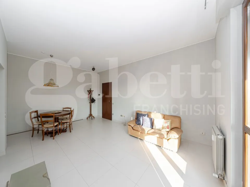 Séjour - Modernised Apartment with Balcony in Monza