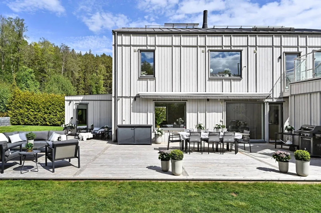 6-toaline maja asukohas Ekerö kommun