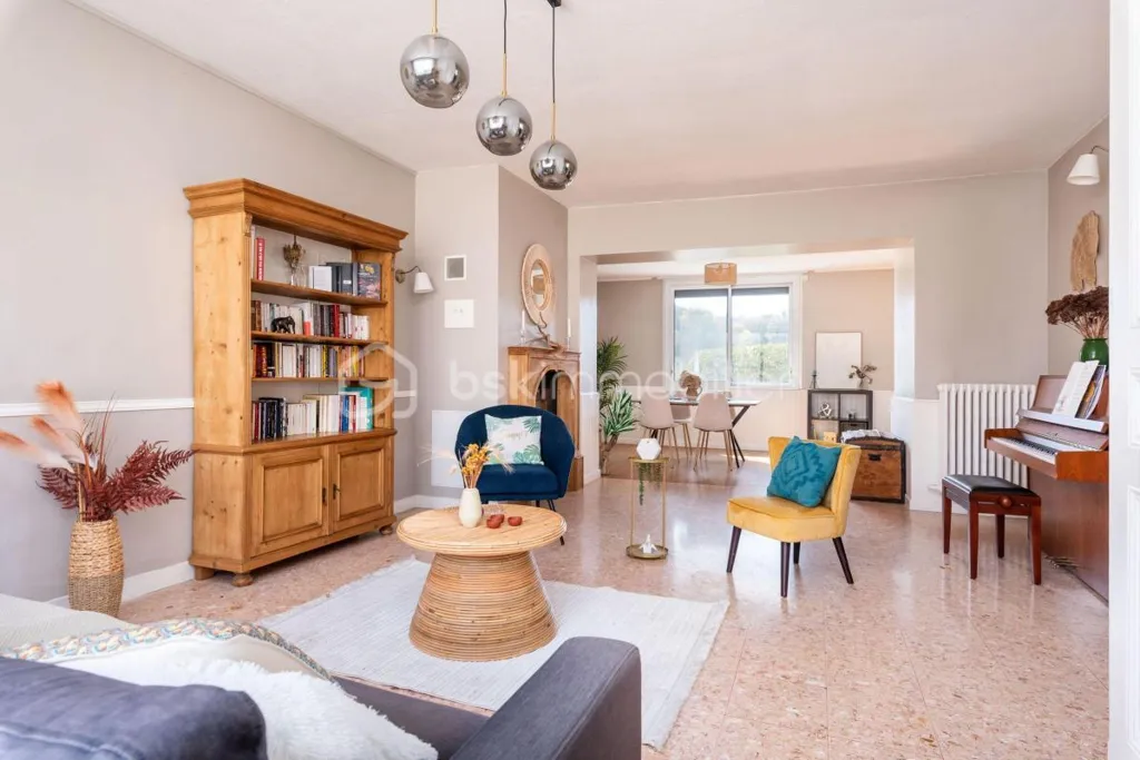 Living Room - Charming House with Garden in Dagneux