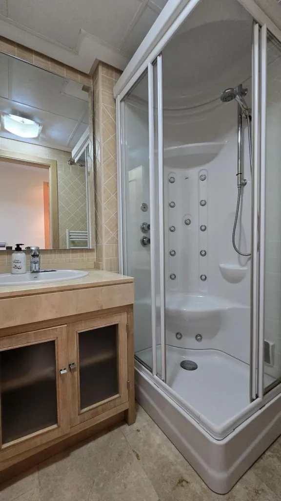 Bathrooms - Beachfront Apartment with Sea Views in Manilva