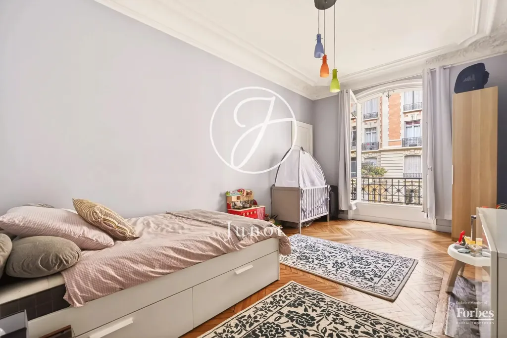 Chambres - Appartement avec Cheminée et Jardin à Paris 9ème