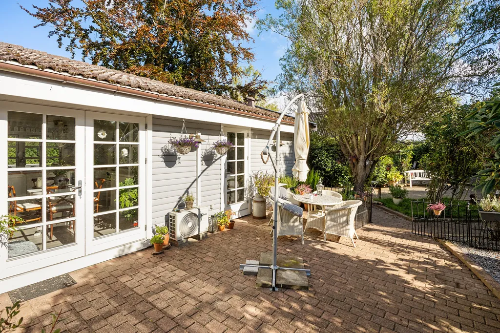 Terrasse - Fenced Villa with Garden in Dronningmølle