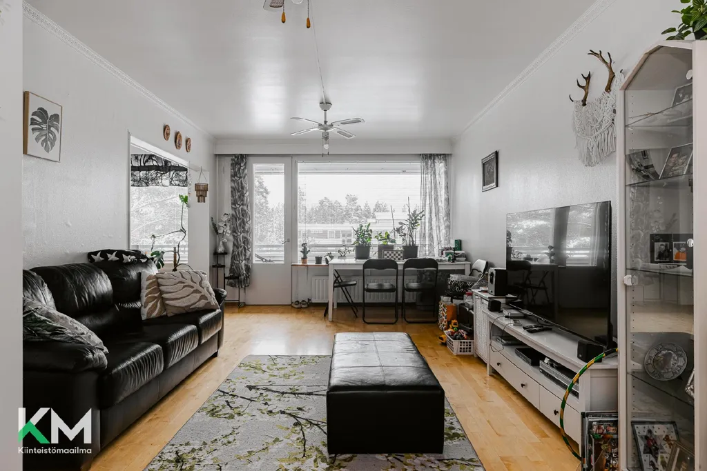 Séjour - Apartment with South-Facing Balcony in Nurmo