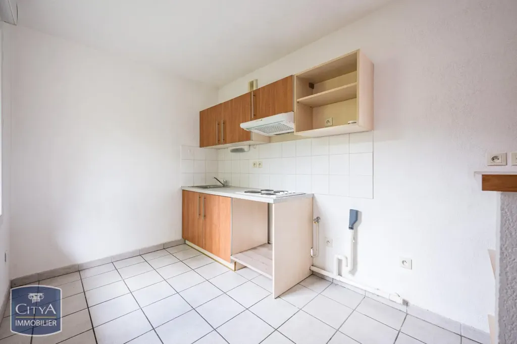 Kitchen - 3-Bed Apartment with Balcony in Albertville