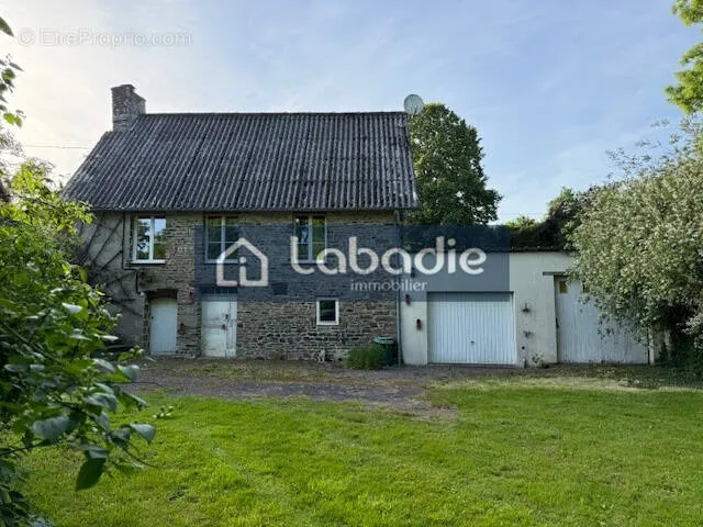 Extérieur - Maison en Pierres à la Campagne avec Jardin