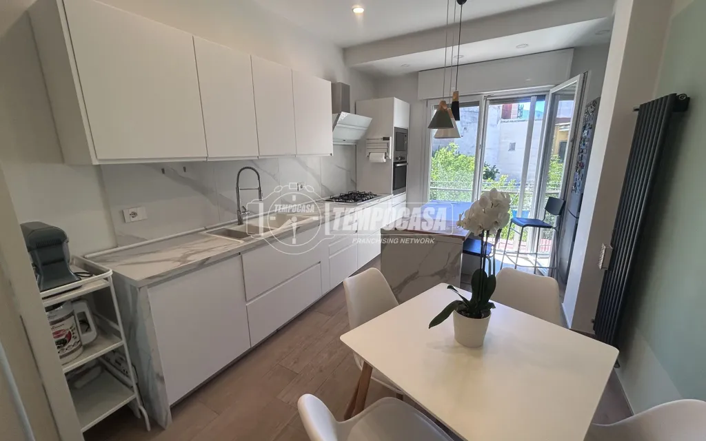 Cucina - Appartamento ristrutturato con balcone a Pomigliano D'Arco