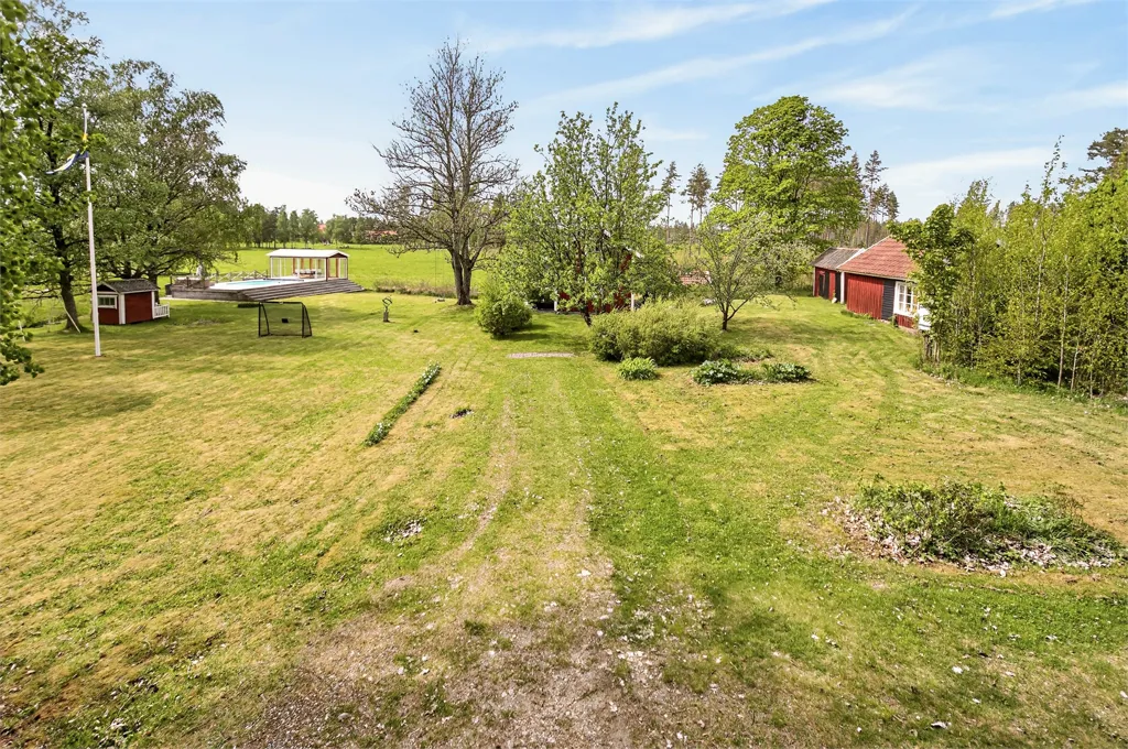 Jardin - Renovated Holiday Home with Pool in Ängby