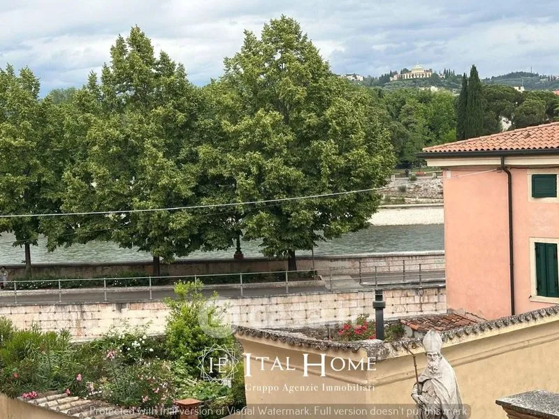 Rõdu - Two-Level Apartment in Corso Castelvecchio, Verona