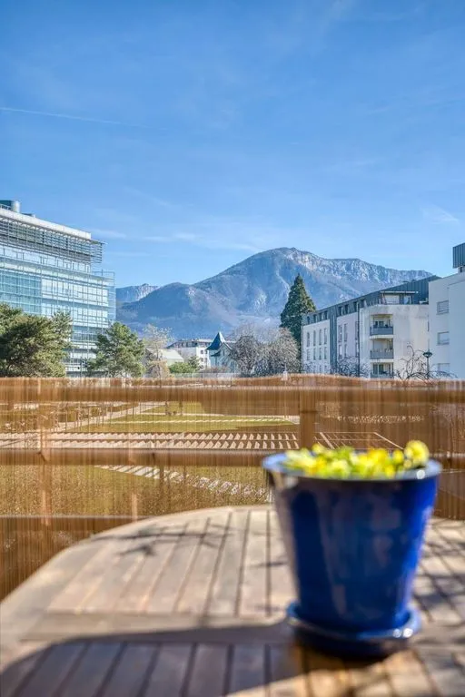 Rõdu - Luxury Apartment with Mountain Views in Annecy