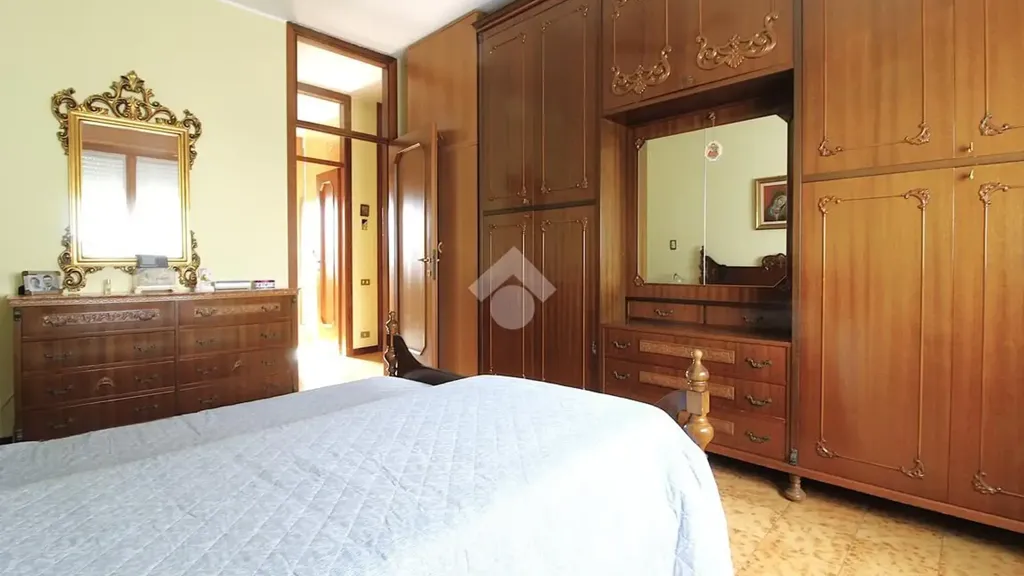 Chambres - Triplex with Triple Exposure in Agrate Brianza