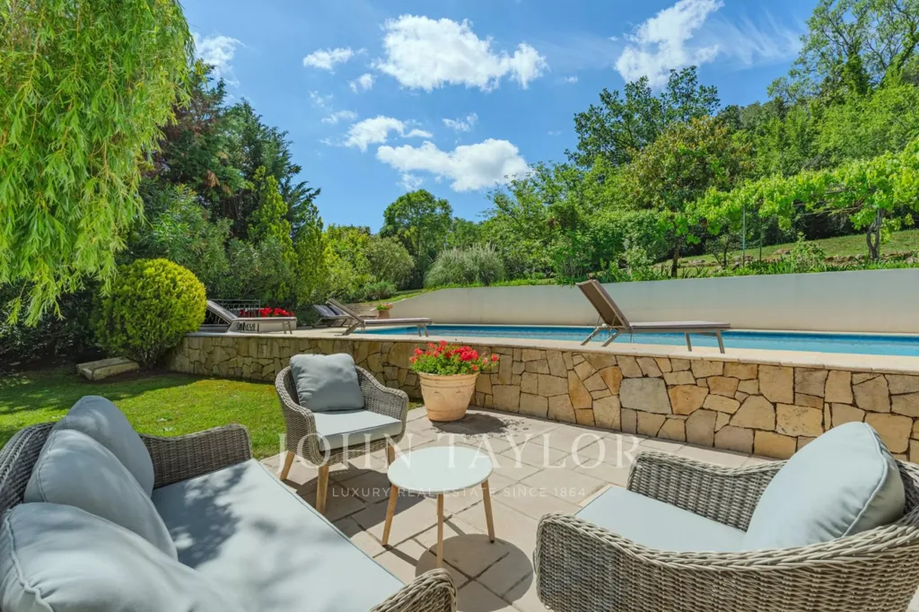 Piscine - Villa Provençale avec Piscine à Châteauneuf-Grasse