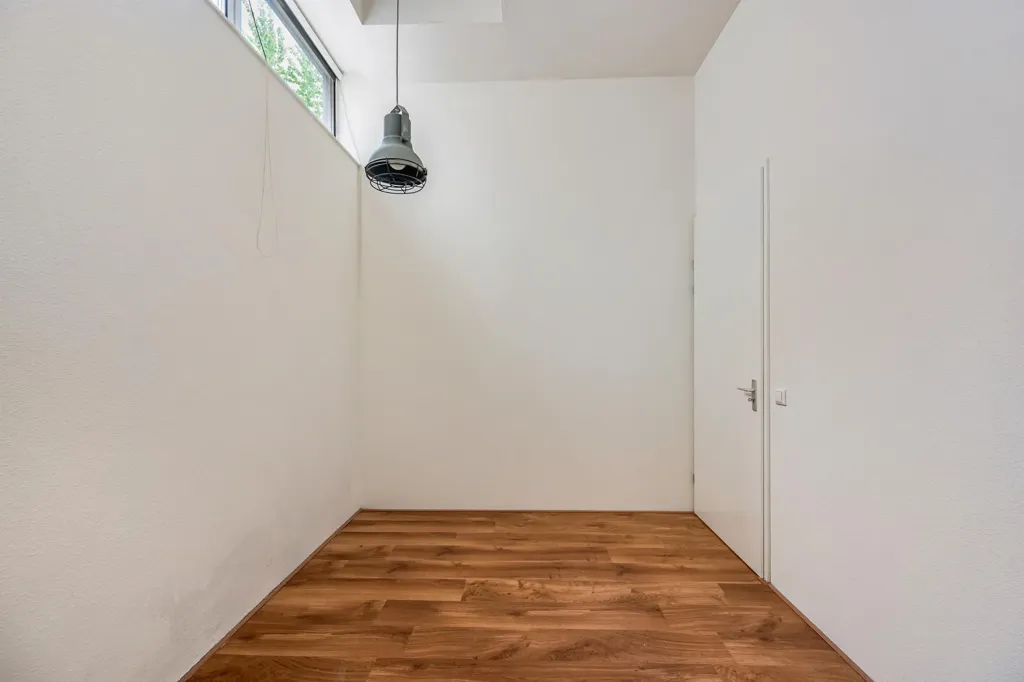 Toad - Modern Apartment with Large Windows in Oud-West