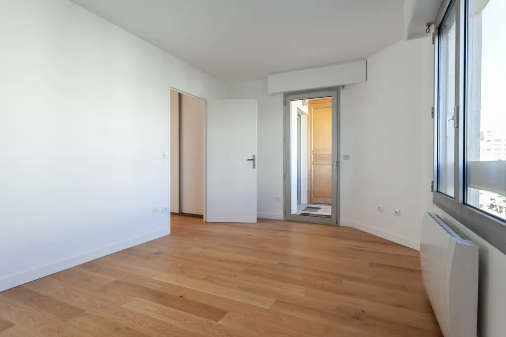Toad - 3-Bedroom Apartment with Impressive View in Courbevoie
