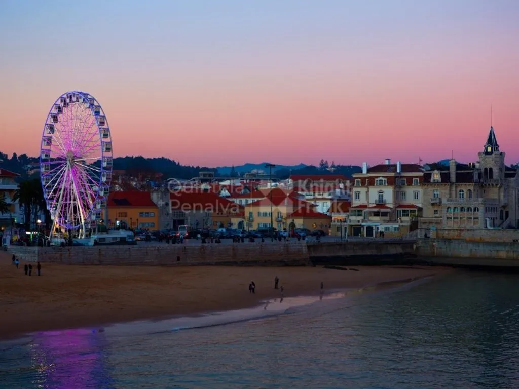 Luxury Villa with Development Potential in Cascais