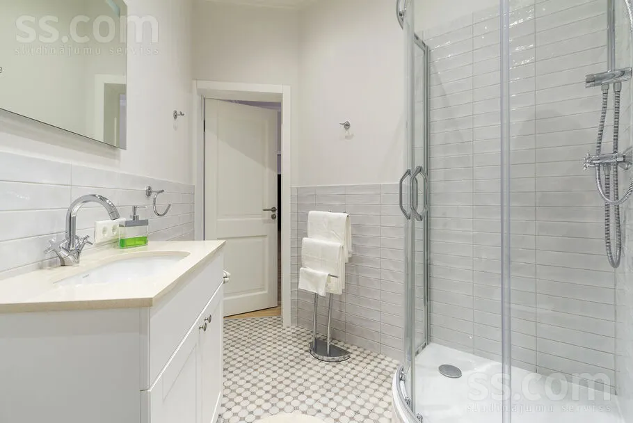 Vannitoad - Modern Apartment with Courtyard View in Riga Centre