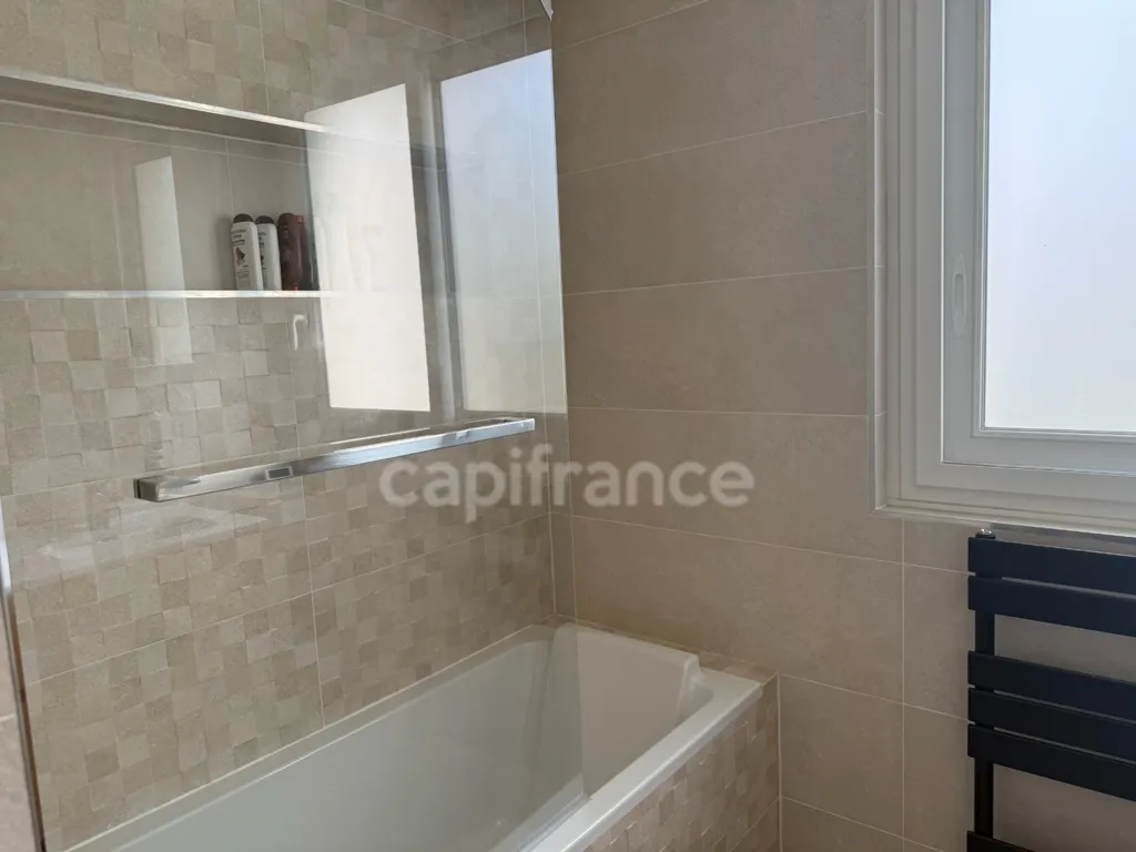 Salles de bain - Appartement F4 Lumineux avec Parking à Montmorency