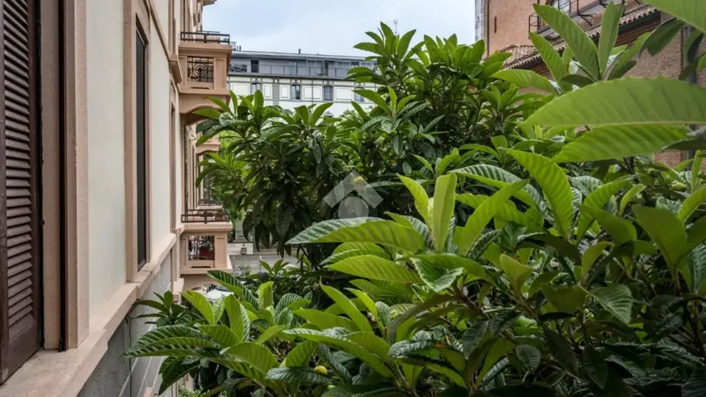 Rõdu - Elegant Trilocale with Balcony in Milan