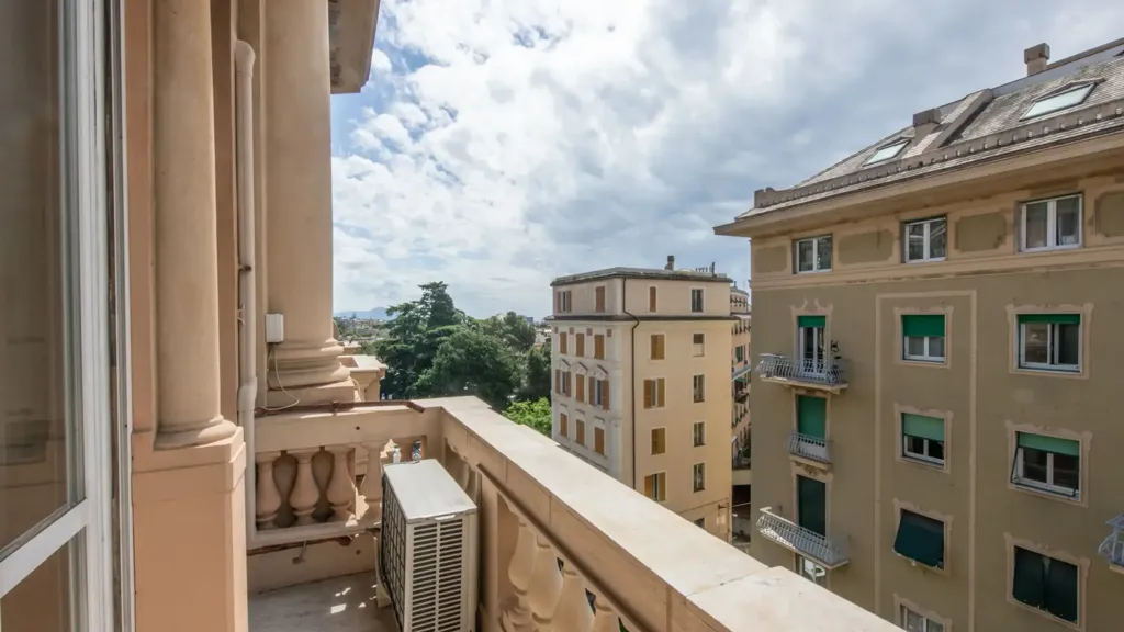 Rõdu - Period Apartment with Balcony in Genoa