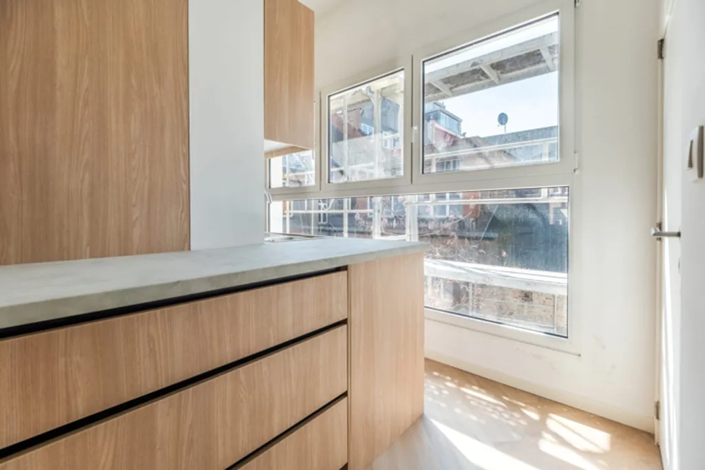 Köök - Fully Renovated Apartment with Balcony in Brussels