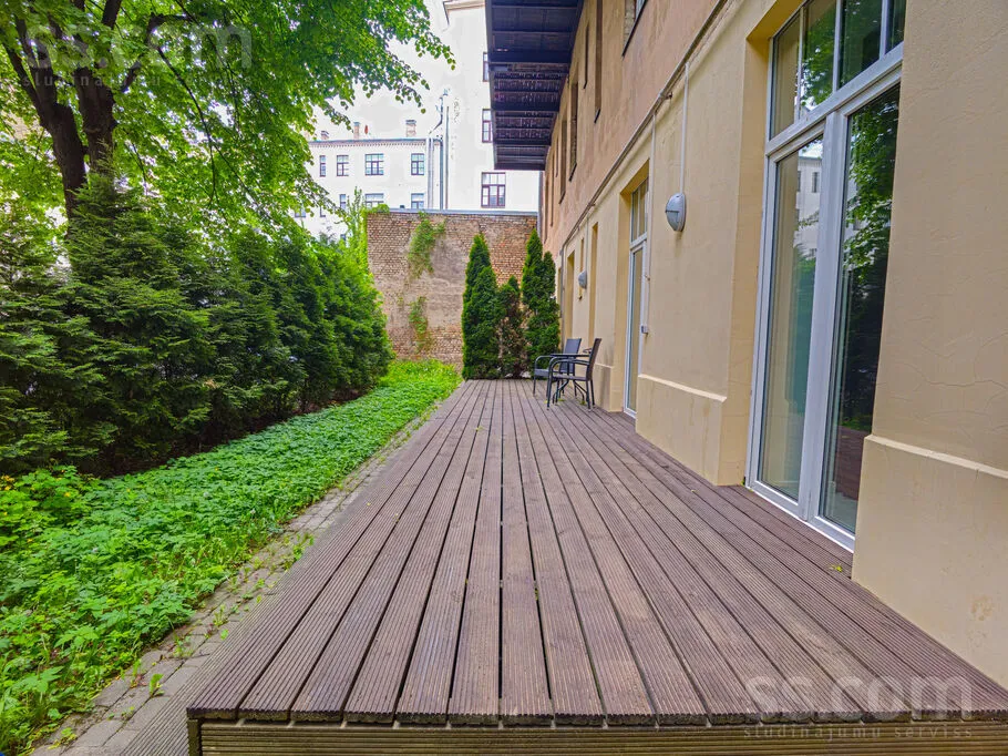 Terrasse - 4-Bedroom Flat with Terrace in Riga Centre