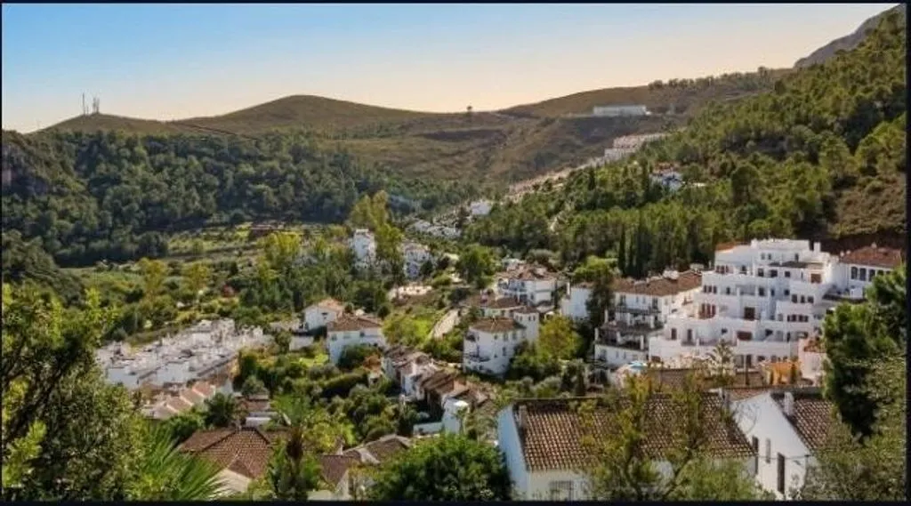 Luxury Villa with Infinity Pools in Benahavís