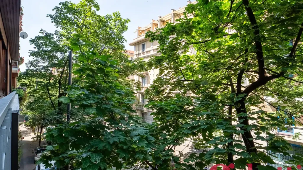 Balcon - Triplex with Balconies in Lambrate, Milan