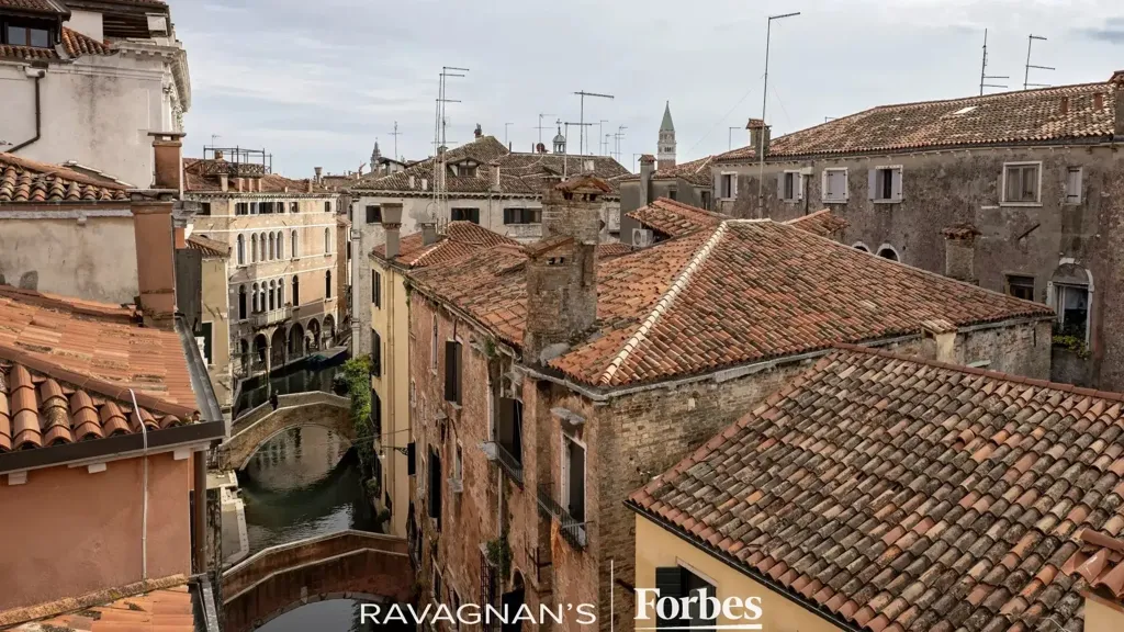 Terrace - 10-Room Apartment with Canal View in Venice