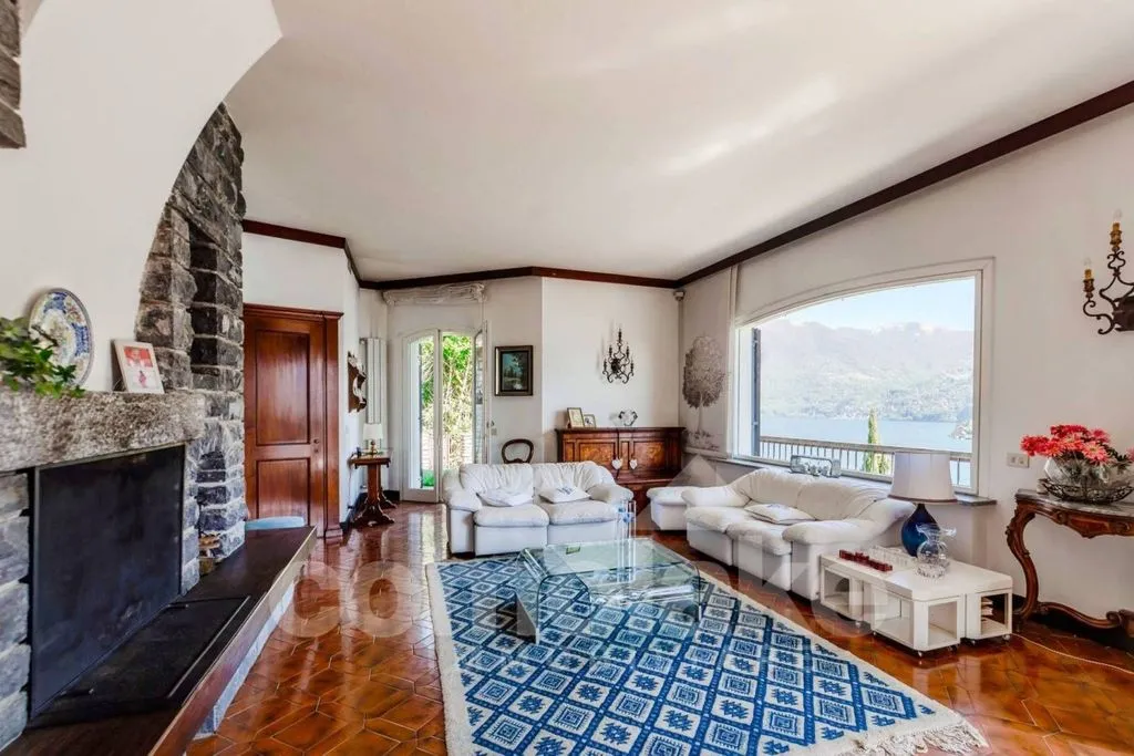Living Room - Luxury Villa with Lake Views in Moltrasio