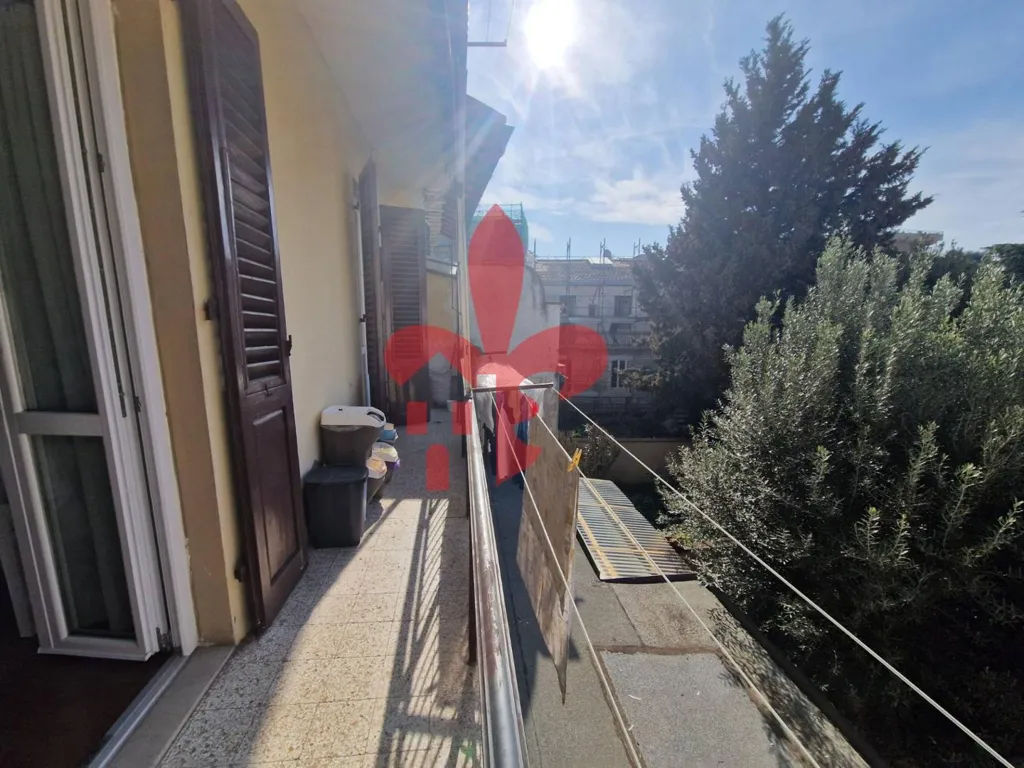 Balcon - 5-Room Apartment with Balcony in Florence