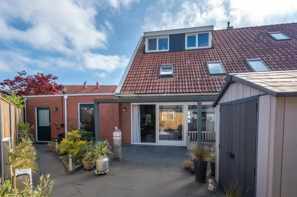 Extérieur - Corner House with Overhang in Hoorn