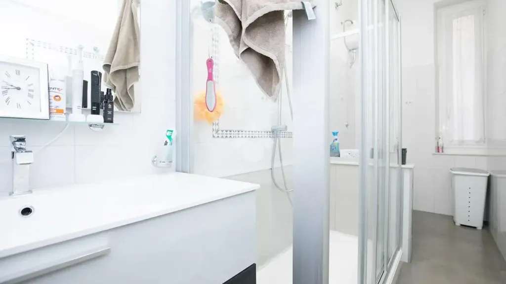 Salles de bain - Rustic-Style Apartment with Central Location in Genoa