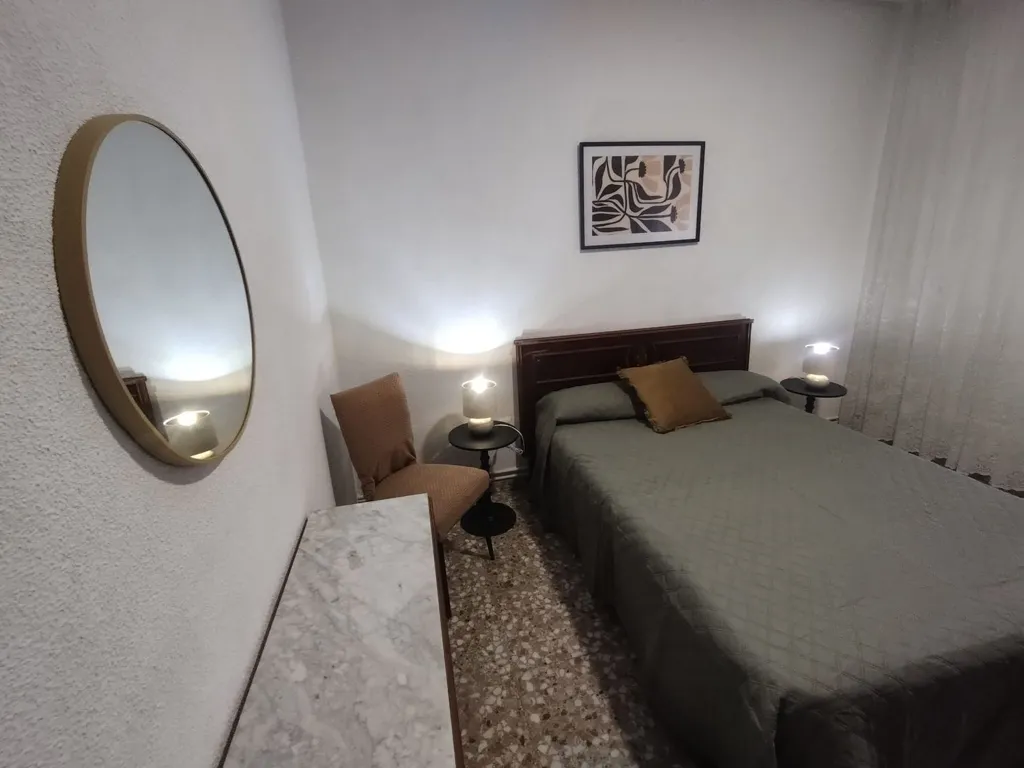 Chambres - 3-Bedroom Apartment with Balcony in City Centre