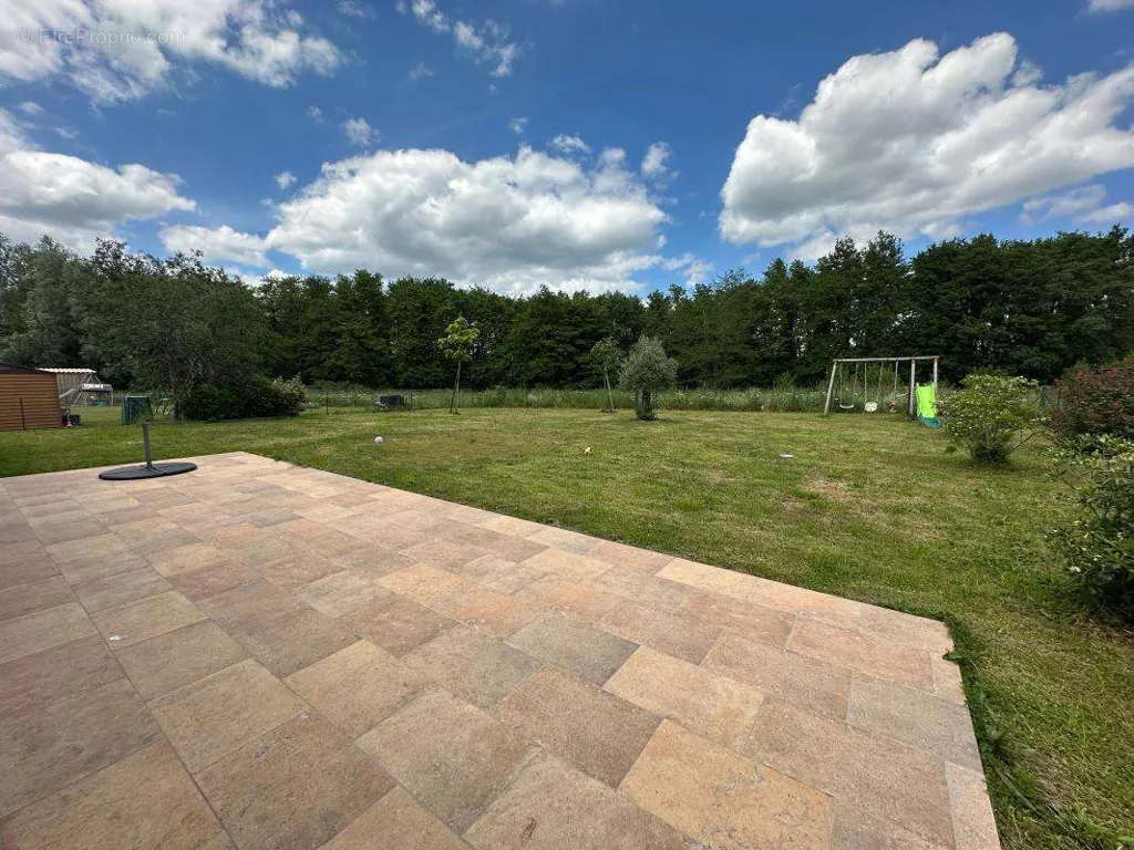 Jardin - Maison de Plain-Pied avec Terrasses à Cudos