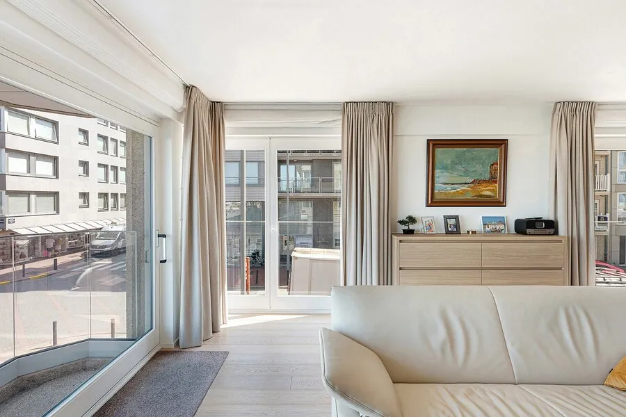 Salón - Renovated Corner Flat with Sea View on Rubensplein