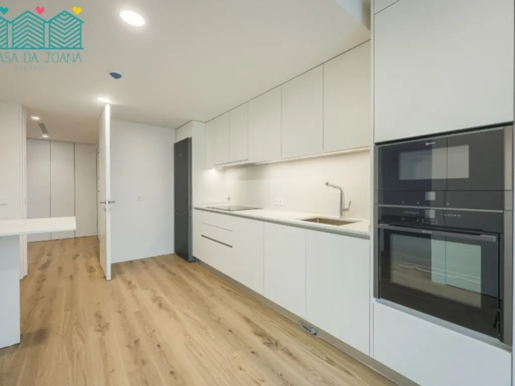 Cuisine - Luxury 3-Bedroom Apartment in Aveiro