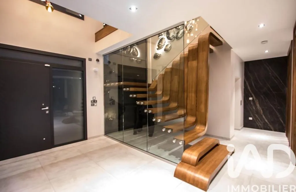 Toad - Contemporary Villa with Balcony in Warluis