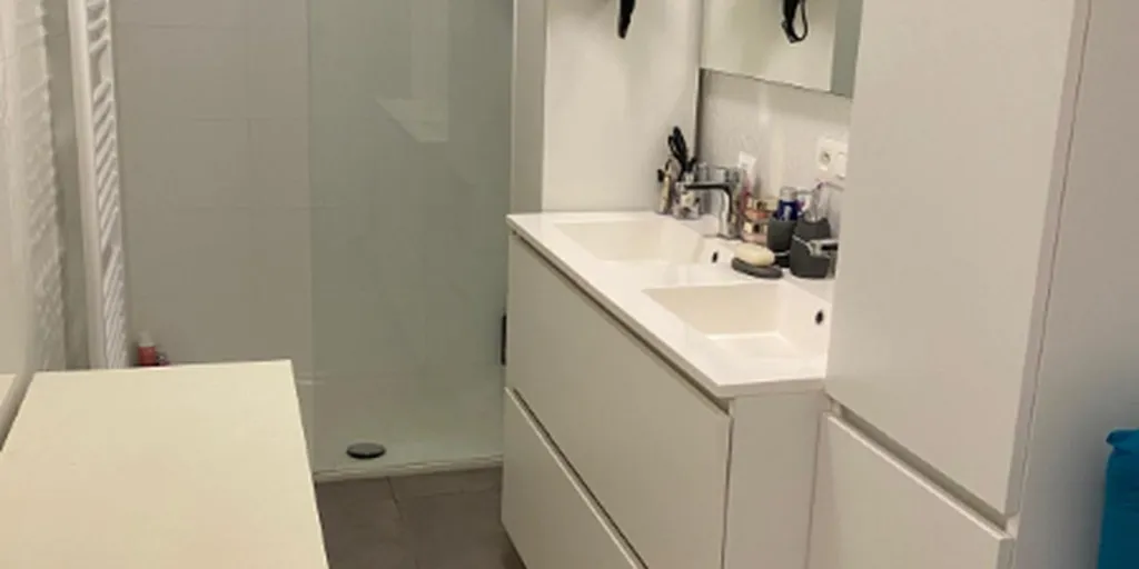 Salles de bain - Appartement au rez-de-chaussée avec jardin à Beernem
