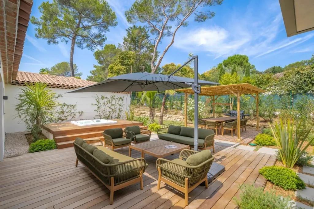 Terrass - Contemporary Villa with Pool in Mougins