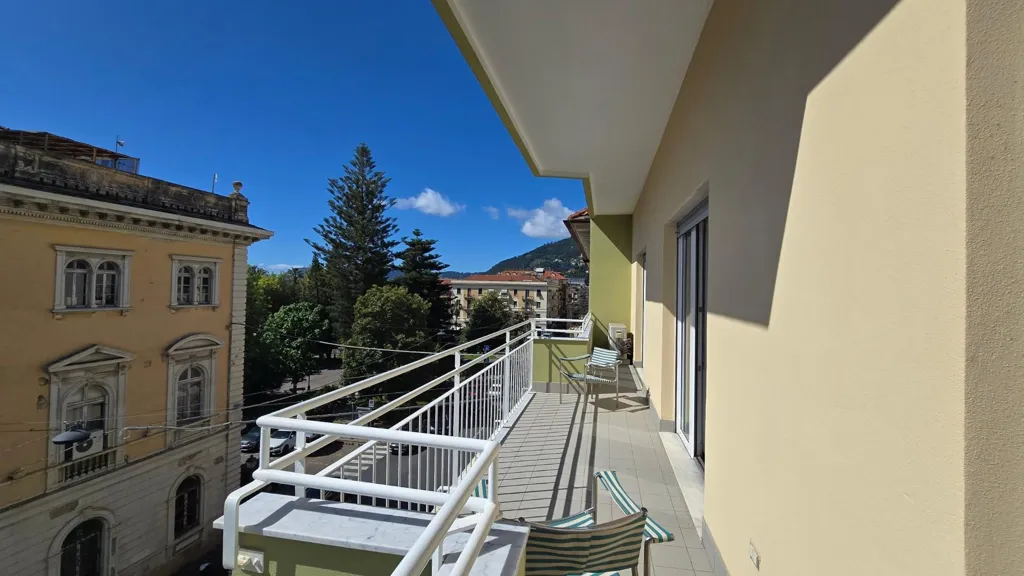 Balcon - Quadrilocale with Terrace in Alassio Centre