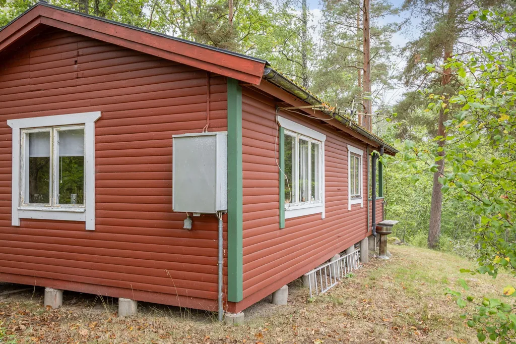 Välivaade - Lakefront Plot with Cottage in Krågedal