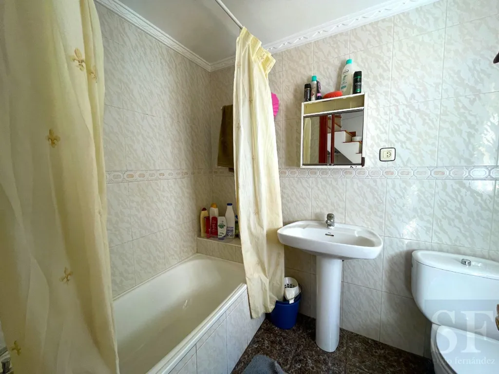 Vannitoad - Adaptable Townhouse with Mountain Views in Sayalonga