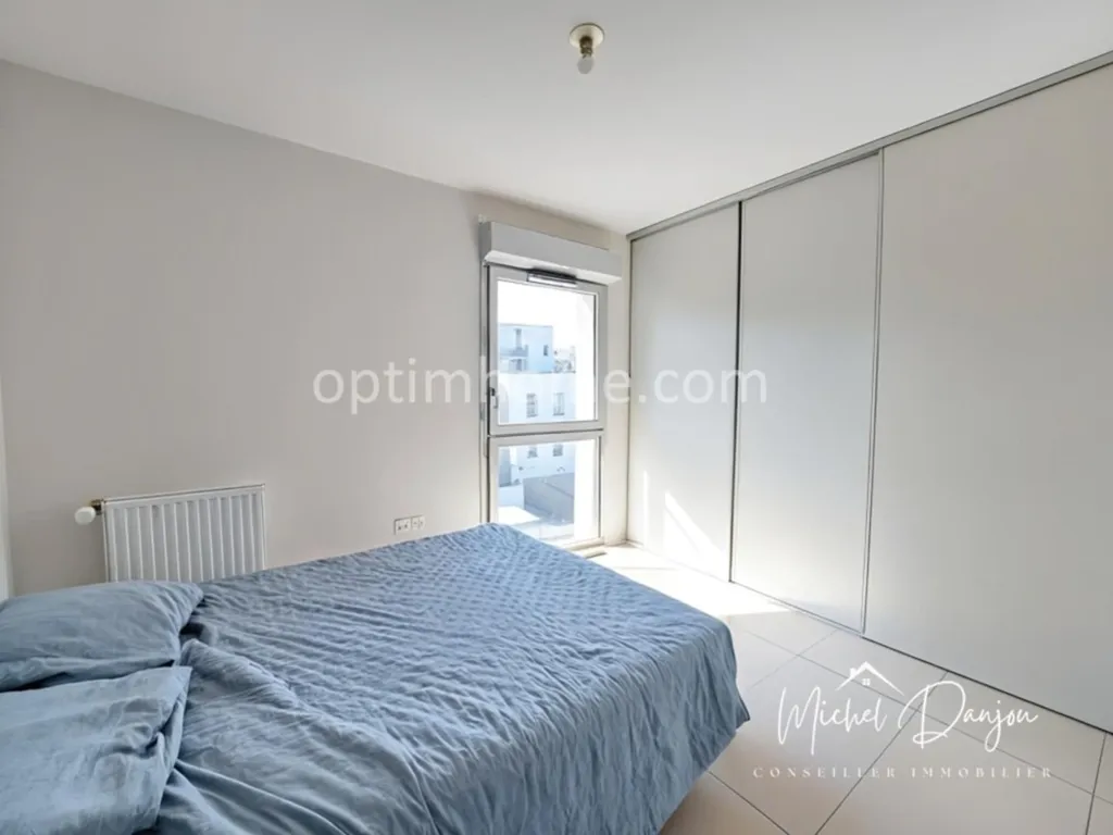 Chambres - Appartement Récent avec Balcon dans Quartier Calme