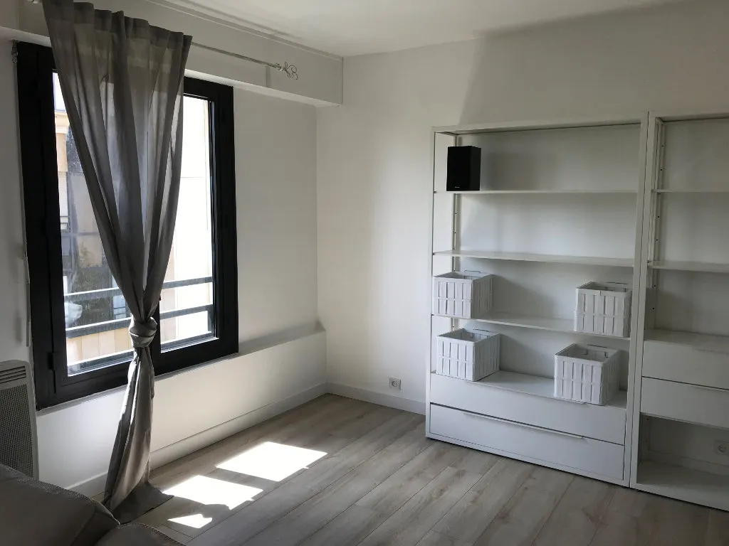 Studio - 4-Piece Flat with Parking in Versailles